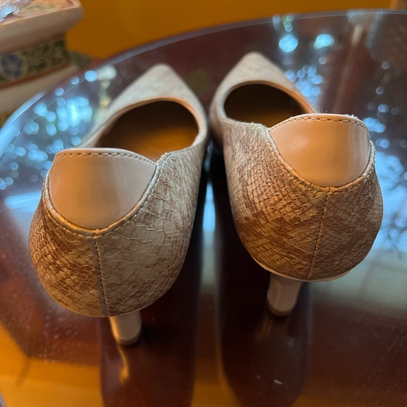 Life Stride Gold/Light Pink Dress Pump in Size 8M - Picture 5 of 5